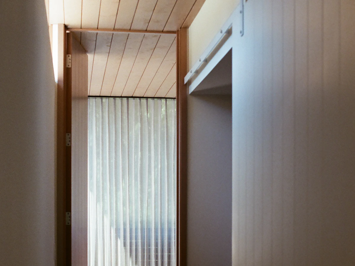 Bright, nearly empty residential interior ready for a move